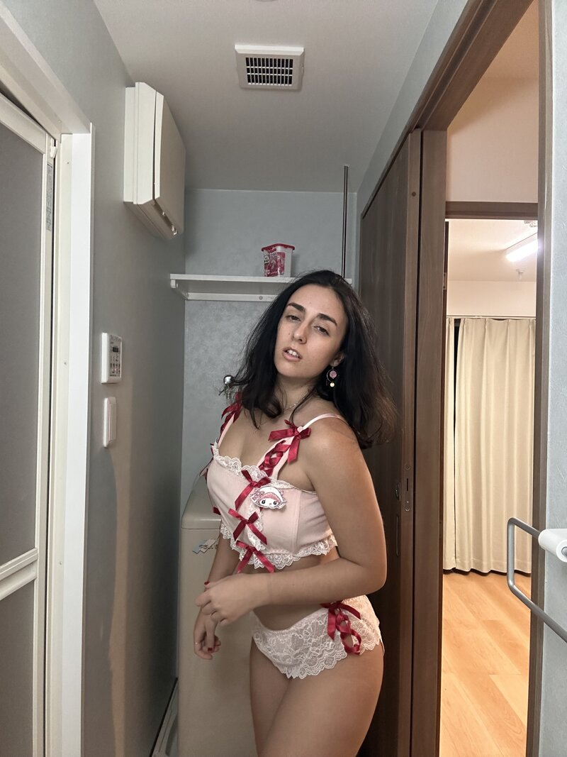 Huge collection of porn photos Brunette Cute Curly Hair by kiraoneida’s (@kiraoneida)