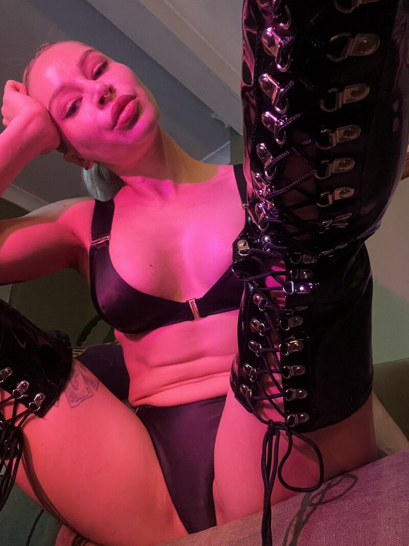 Huge collection of porn photos Blonde Bra Lingerie Lips by 𝐐𝐮𝐞𝐞𝐧 𝐂𝐚𝐭𝐡𝐞𝐫𝐢𝐧𝐞 👸’s (@catherine_fox)