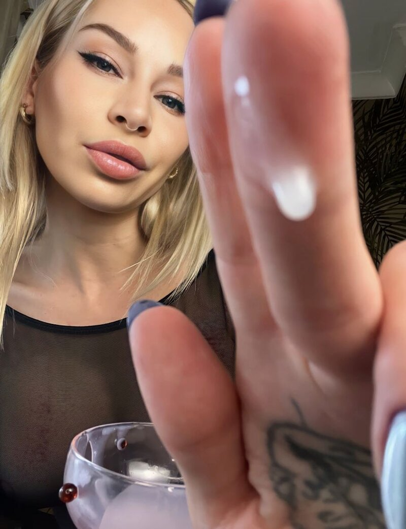 Huge collection of porn photos Blonde Cum Close Up Eye Contact by 𝐐𝐮𝐞𝐞𝐧 𝐂𝐚𝐭𝐡𝐞𝐫𝐢𝐧𝐞 👸’s (@catherine_fox)