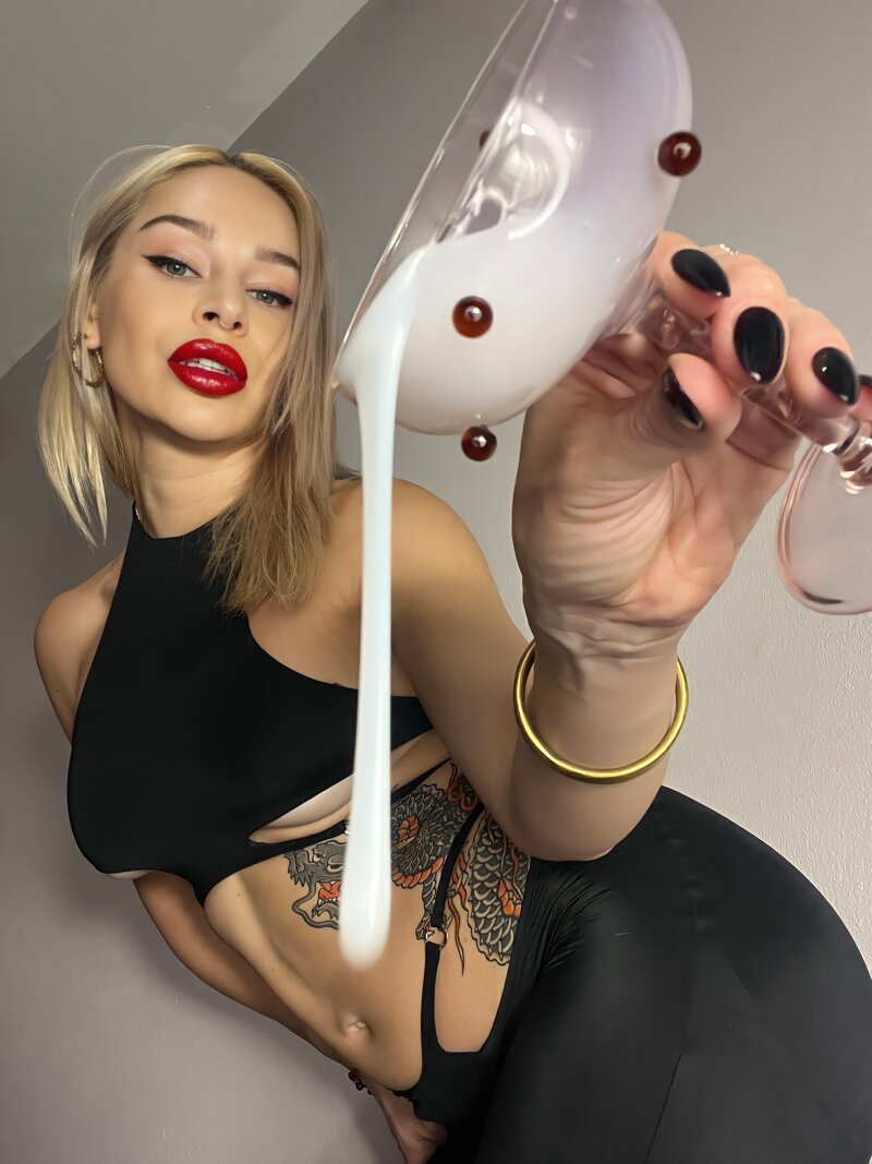 Huge collection of porn photos Blonde Body Female by 𝐐𝐮𝐞𝐞𝐧 𝐂𝐚𝐭𝐡𝐞𝐫𝐢𝐧𝐞 👸’s (@catherine_fox)