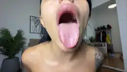 lips-and-tongue photo 2
