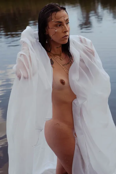 erotic-photography photo 2