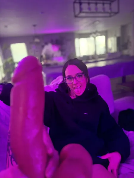 girls-with-glasses