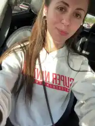 busty-brunnete