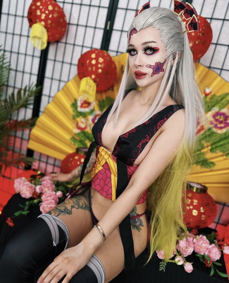 Huge collection of porn photos Blonde Cleavage Eye Contact Makeup by Purple Bitch’s (@purplebitch)