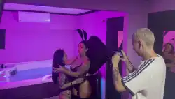 girls-kissing-girls