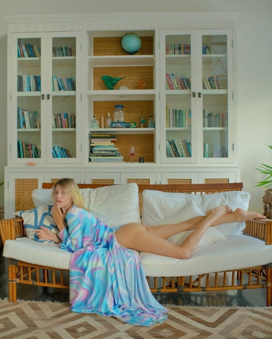 Huge collection of porn photos Blonde Female Long Hair Legs Up by TikTokers’s (@tiktokers)