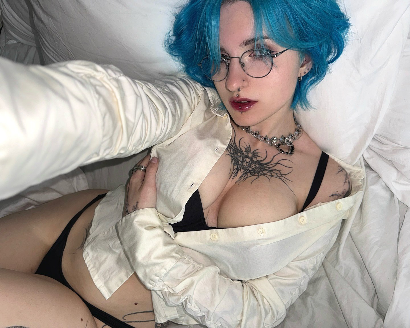 Huge collection of porn photos Bra Blue Hair Close Up Cleavage by TikTokers’s (@tiktokers)