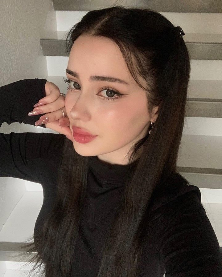 Huge collection of porn photos Brunette Brown Eyes Black by TikTokers’s (@tiktokers)