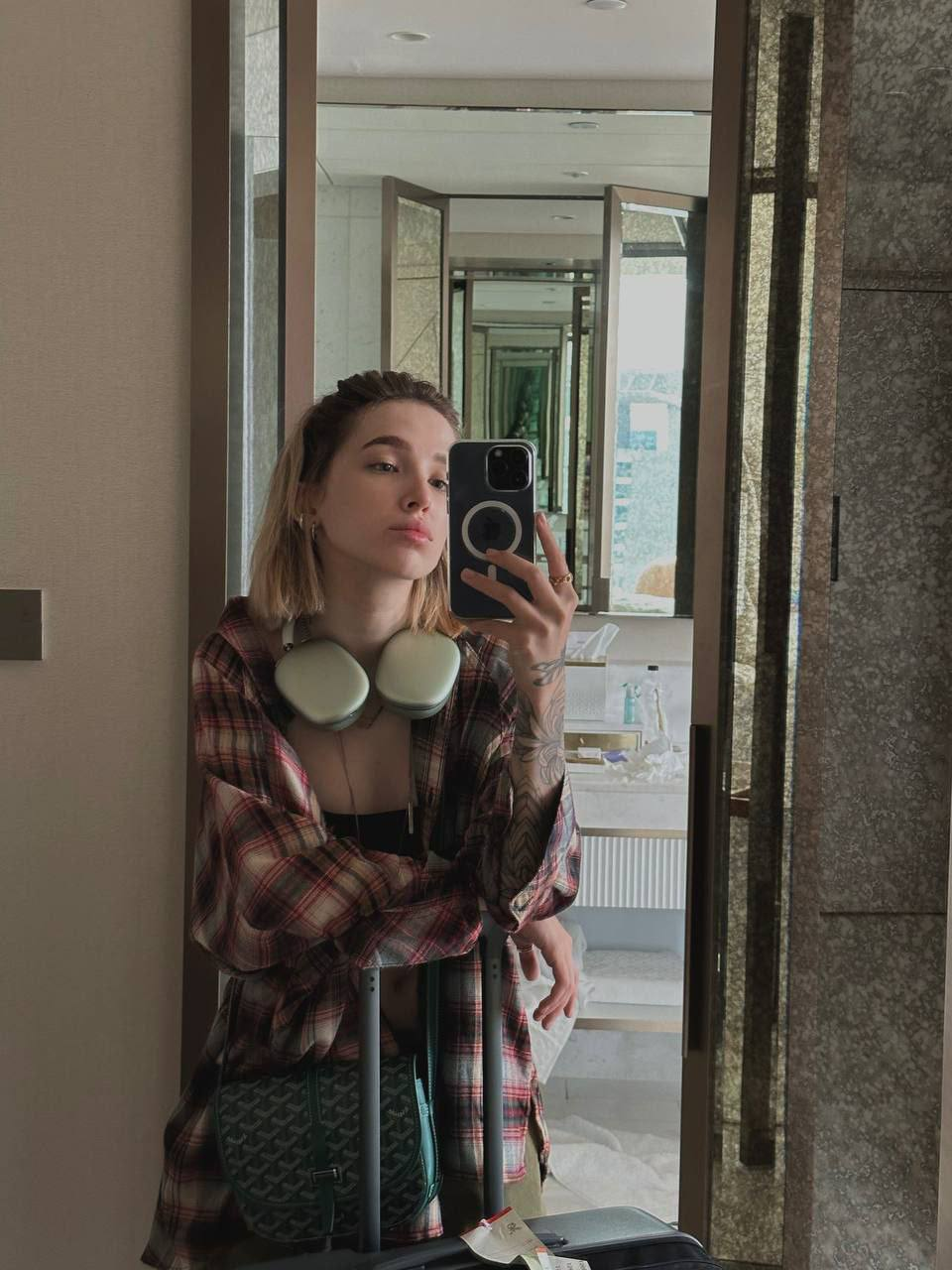 Huge collection of porn photos Female Mirror Selfie by TikTokers’s (@tiktokers)