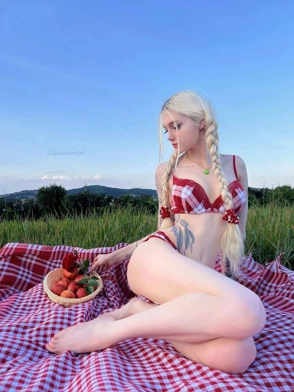 Huge collection of porn photos Blonde Long Hair Long Legs by TikTokers’s (@tiktokers)