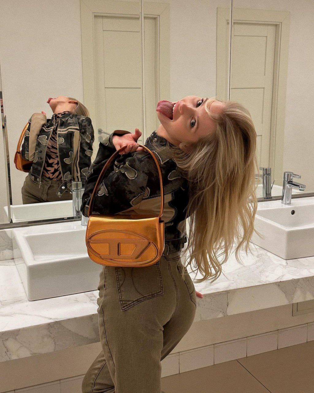 Huge collection of porn photos Blonde Bathroom Female by TikTokers’s (@tiktokers)