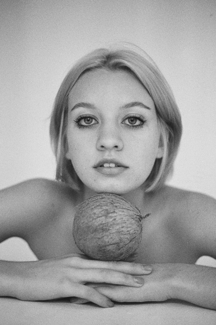 Huge collection of porn photos Blonde Female Hands by TikTokers’s (@tiktokers)
