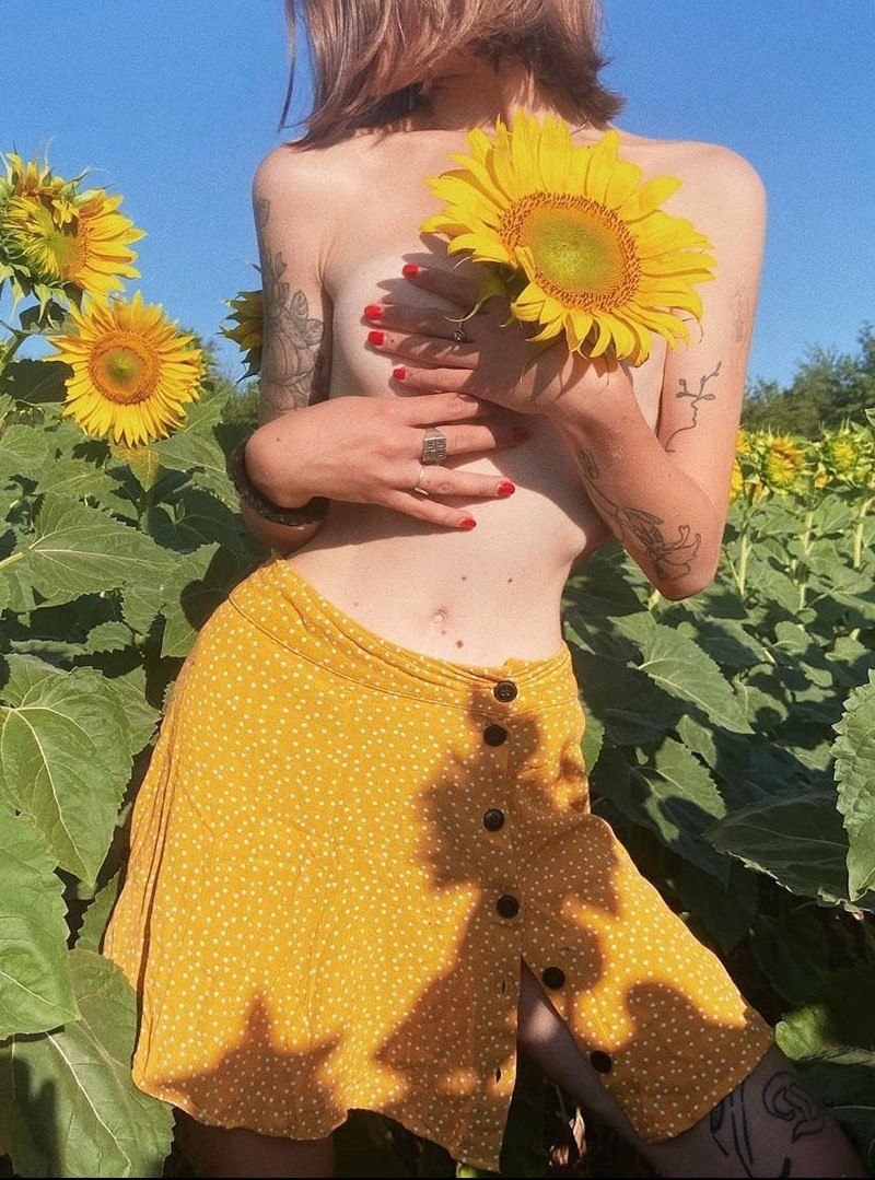 Huge collection of porn photos Outdoor Slim Topless by TikTokers’s (@tiktokers)