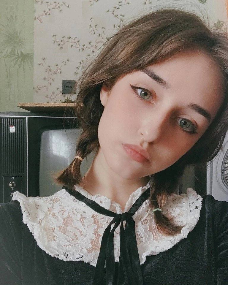 Huge collection of porn photos Brunette Babe Braces Beautiful by TikTokers’s (@tiktokers)