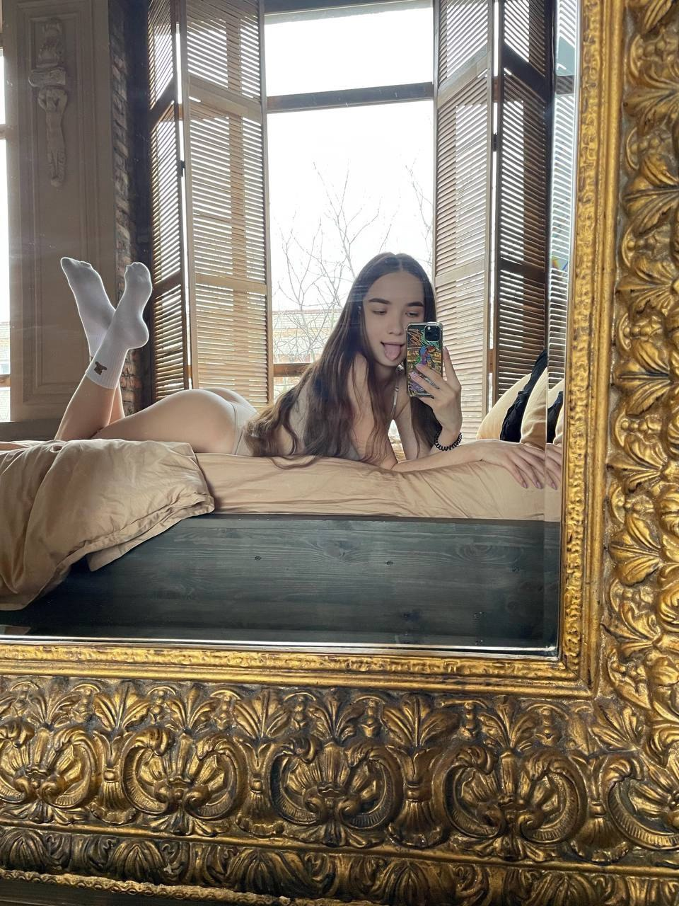 Huge collection of porn photos Bed Mirror Phone by TikTokers’s (@tiktokers)