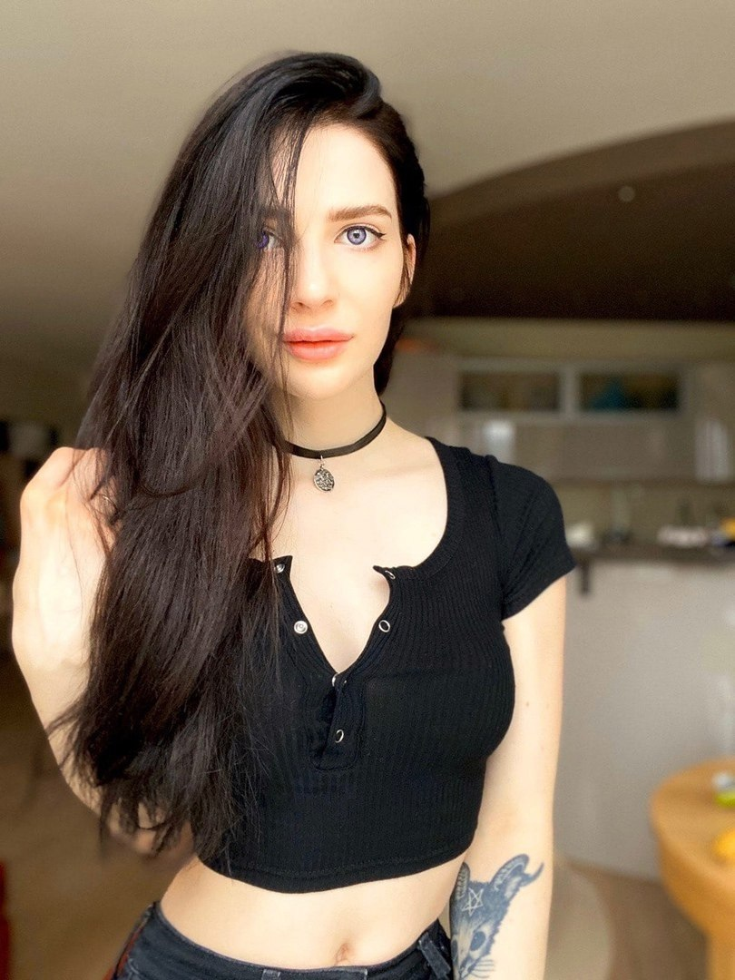 Huge collection of porn photos Brunette Blue Eyes Choker Jeans by TikTokers’s (@tiktokers)