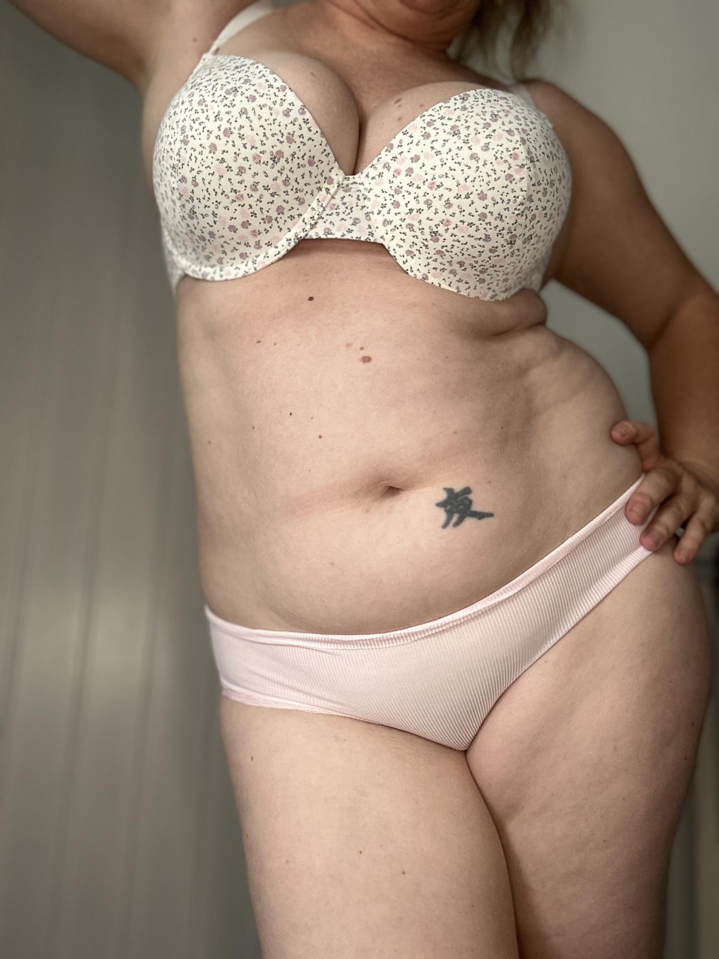 Huge collection of porn photos Amateur Armpits belly by Nicole 🦸‍♀️’s (@wiggymamma)
