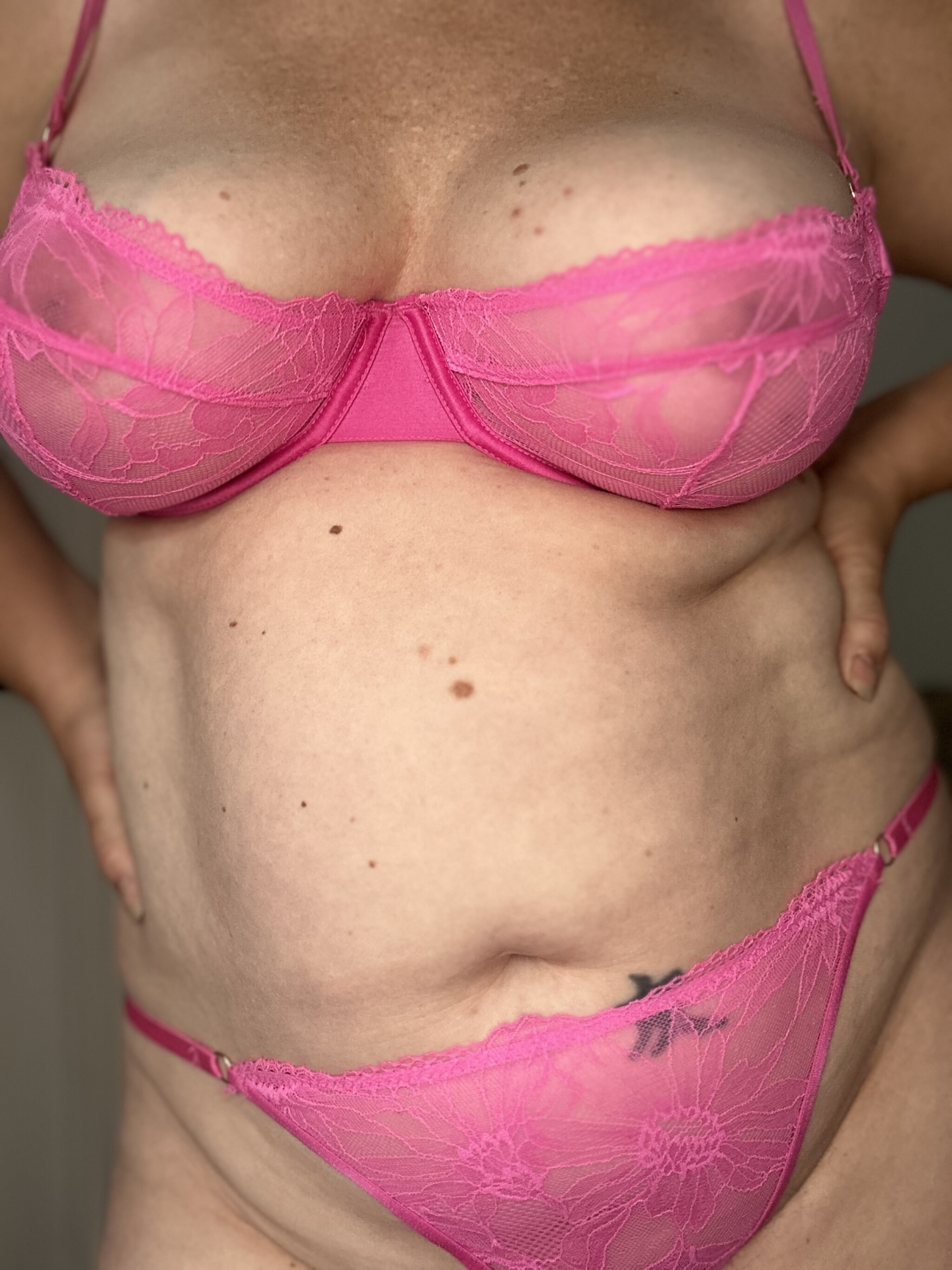 Huge collection of porn photos Amateur Armpits belly by Nicole 🦸‍♀️’s (@wiggymamma)